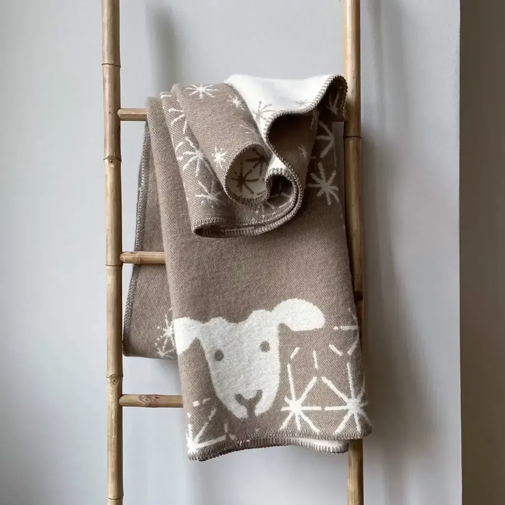 Plaids - Plaid couverture en laine, Mouton Pissenlit Argile - WOOL ONLY BY JOWOLLINA