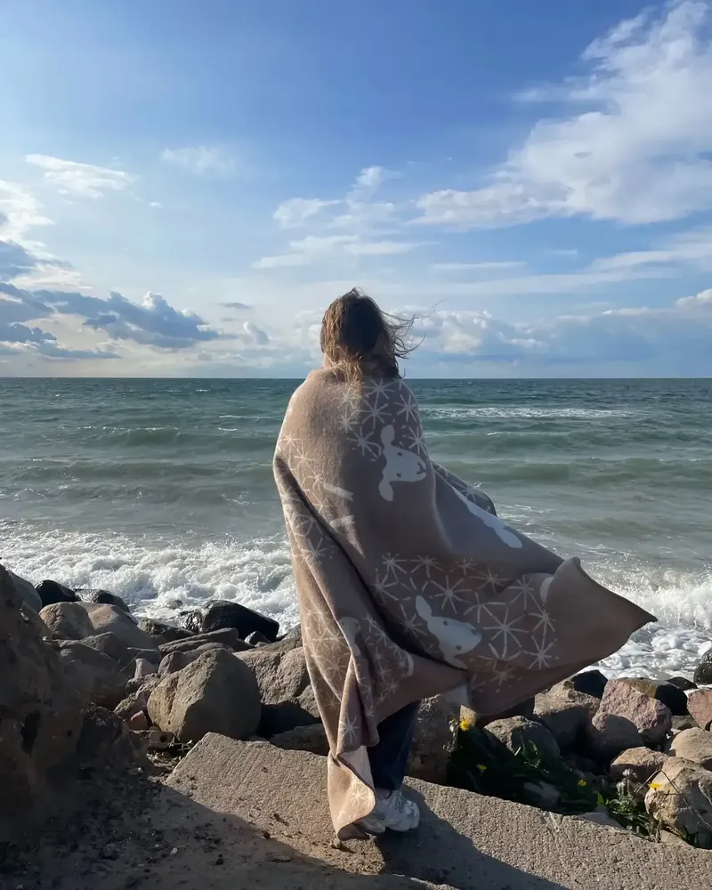 Plaids - Plaid couverture en laine, Mouton Pissenlit Argile - WOOL ONLY BY JOWOLLINA