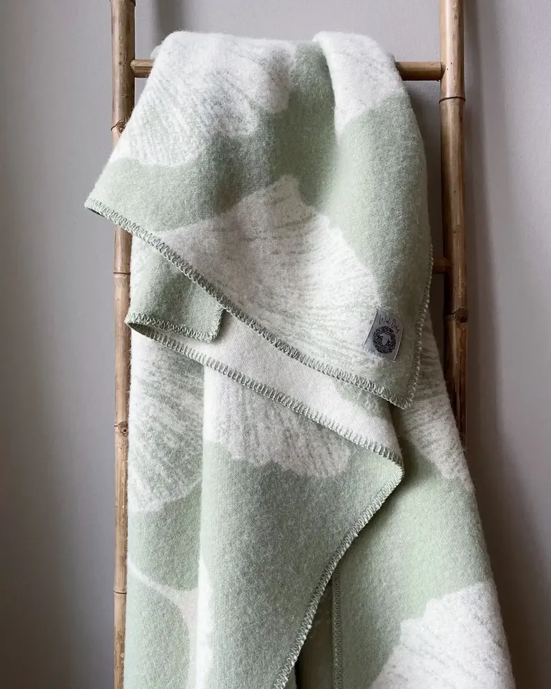 Plaids - Plaid couverture en laine, Ginkgo Pastel Menthe - WOOL ONLY BY JOWOLLINA