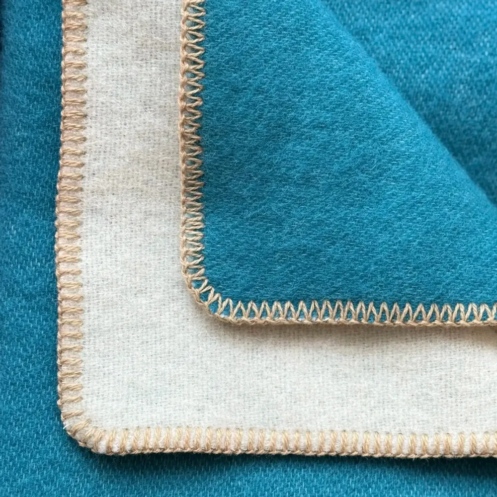 Plaids - Plaid couverture en laine, Sea Wave Teddy - WOOL ONLY BY JOWOLLINA