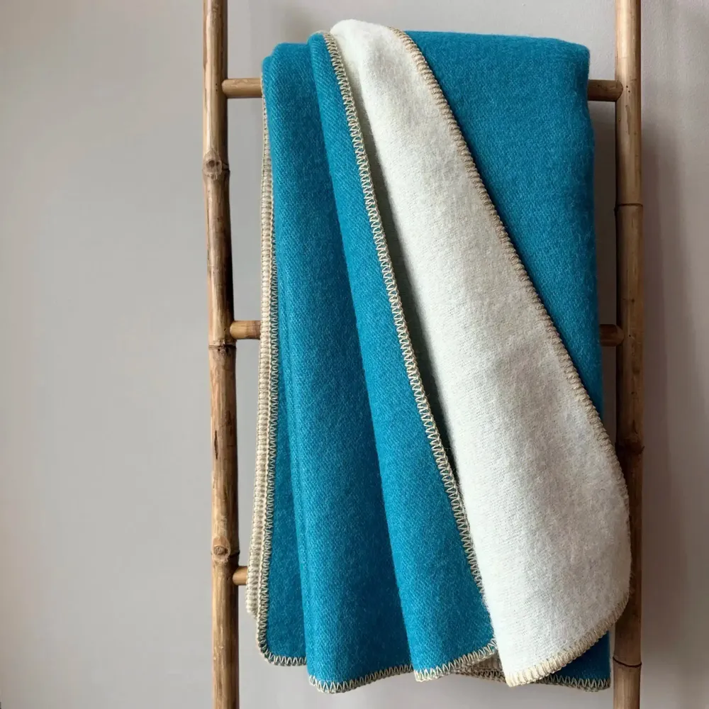 Plaids - Plaid couverture en laine, Sea Wave Teddy - WOOL ONLY BY JOWOLLINA