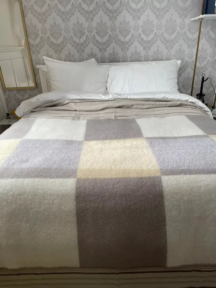 Plaids - Plaid couverture en laine, Carré Tricolore Vanille Cachemire - WOOL ONLY BY JOWOLLINA