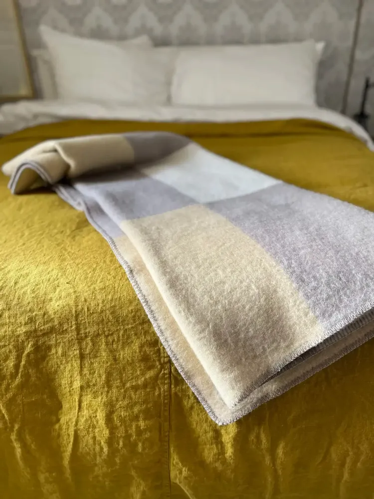 Plaids - Plaid couverture en laine, Carré Tricolore Vanille Cachemire - WOOL ONLY BY JOWOLLINA