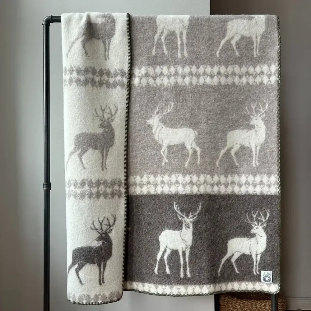 Plaids - Plaid couverture en laine, Cerf Beige Marron - WOOL ONLY BY JOWOLLINA
