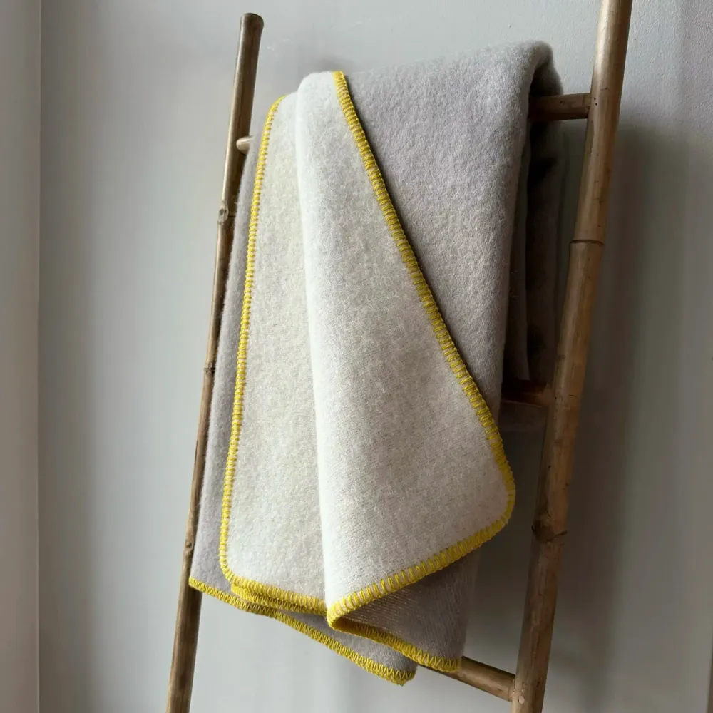 Plaids - Plaid couverture en laine, Jaune Gris Sable - WOOL ONLY BY JOWOLLINA