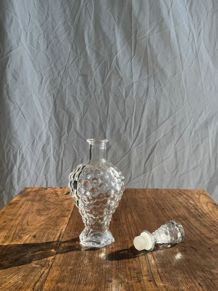 Carafes - Carafe à bouchon en forme de grappe de raisin H27 - OFFICE OBJETS