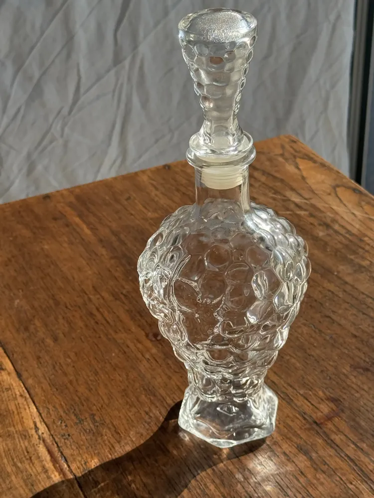 Carafes - Carafe à bouchon en forme de grappe de raisin H27 - OFFICE OBJETS