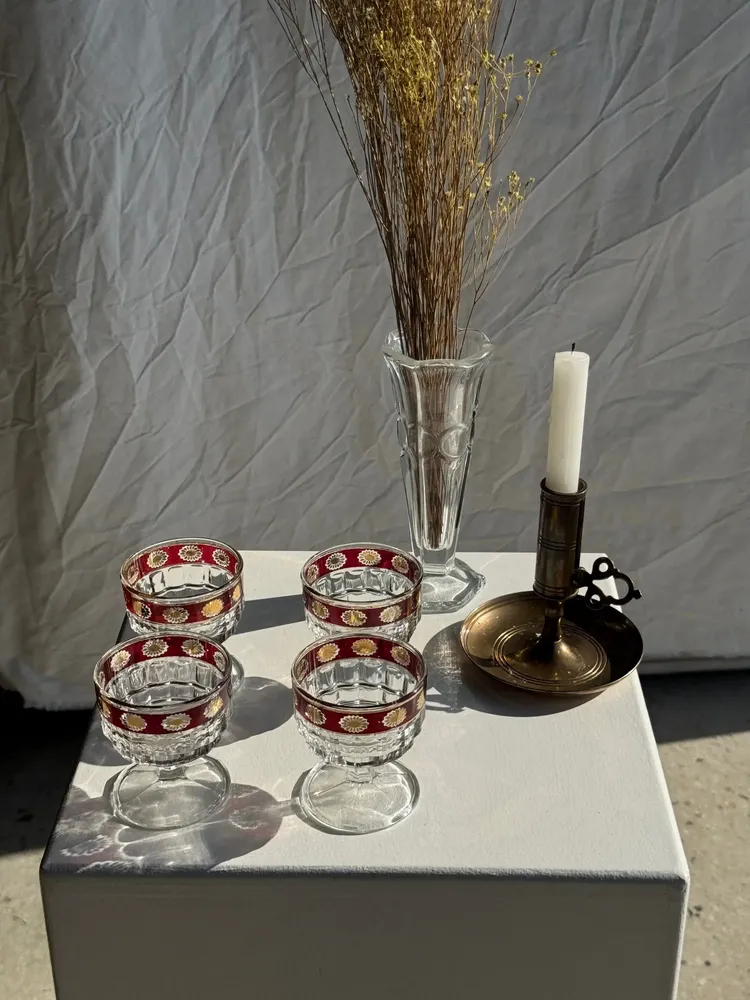 Stemware - 4 small red and gold Italy stemmed glasses - OFFICE OBJETS