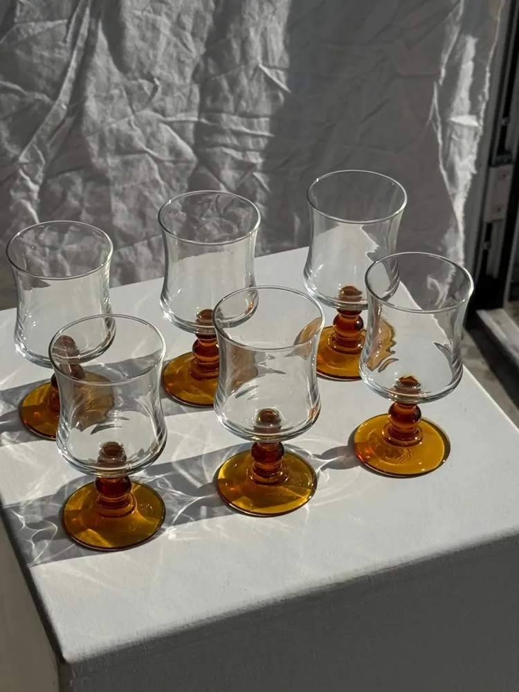 Carafes - 6 dark yellow stemmed water glasses - OFFICE OBJETS