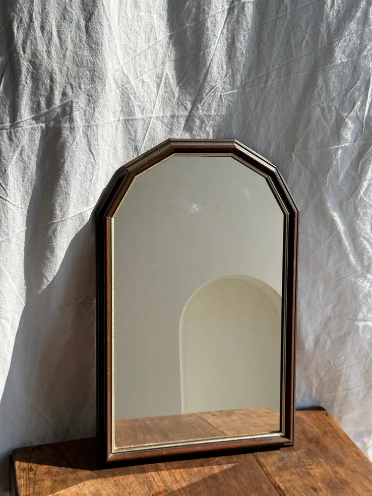 Miroirs - Petit miroir arrondi, cadre en bois, encadrement doré H49,5 - OFFICE OBJETS