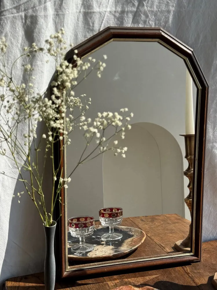Miroirs - Petit miroir arrondi, cadre en bois, encadrement doré H49,5 - OFFICE OBJETS