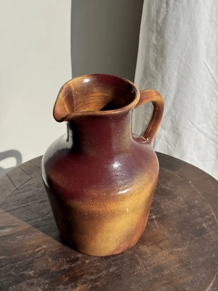 Carafes - Very large burgundy and beige ceramic carafe. H24. Brand: Auslnay - OFFICE OBJETS