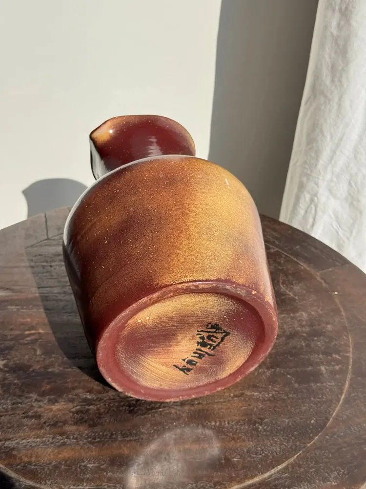 Carafes - Very large burgundy and beige ceramic carafe. H24. Brand: Auslnay - OFFICE OBJETS