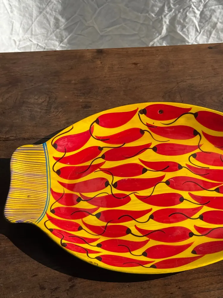 Platter and bowls - Decorative dish in the shape of a fish on a yellow background decorated with red peppers - OFFICE OBJETS