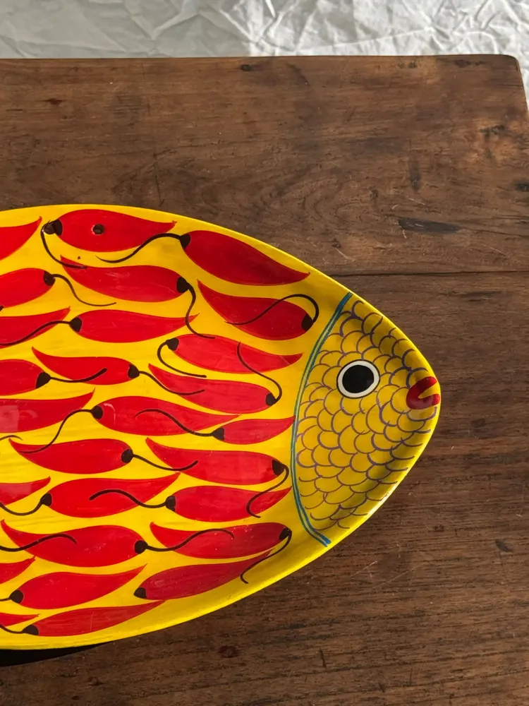 Platter and bowls - Decorative dish in the shape of a fish on a yellow background decorated with red peppers - OFFICE OBJETS