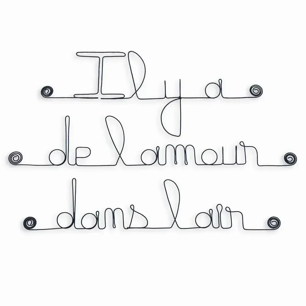 Autres décorations murales - Écriture en fil de fer " Il y a de l'amour dans l'air " - BIJOUX DE MUR