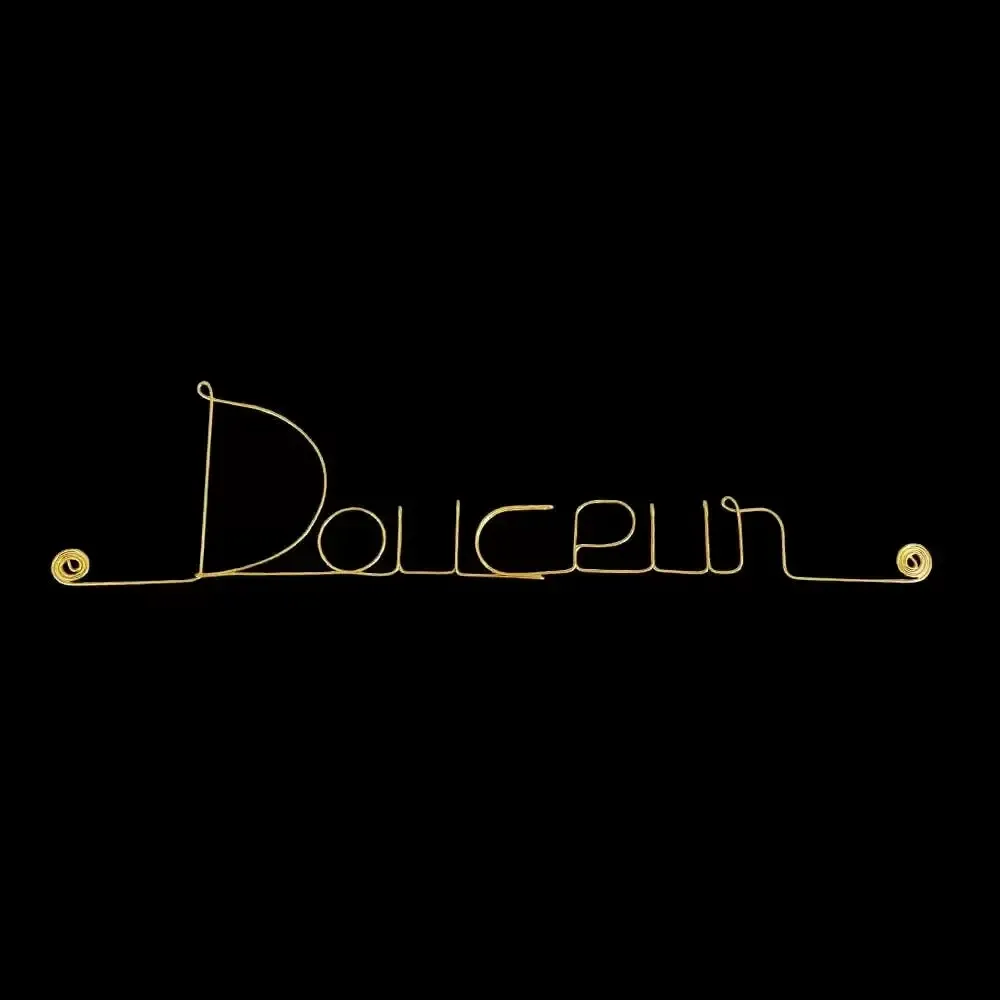 Autres décorations murales - Mot en fil de Laiton Doré " Douceur " - Décoration Murale - BIJOUX DE MUR