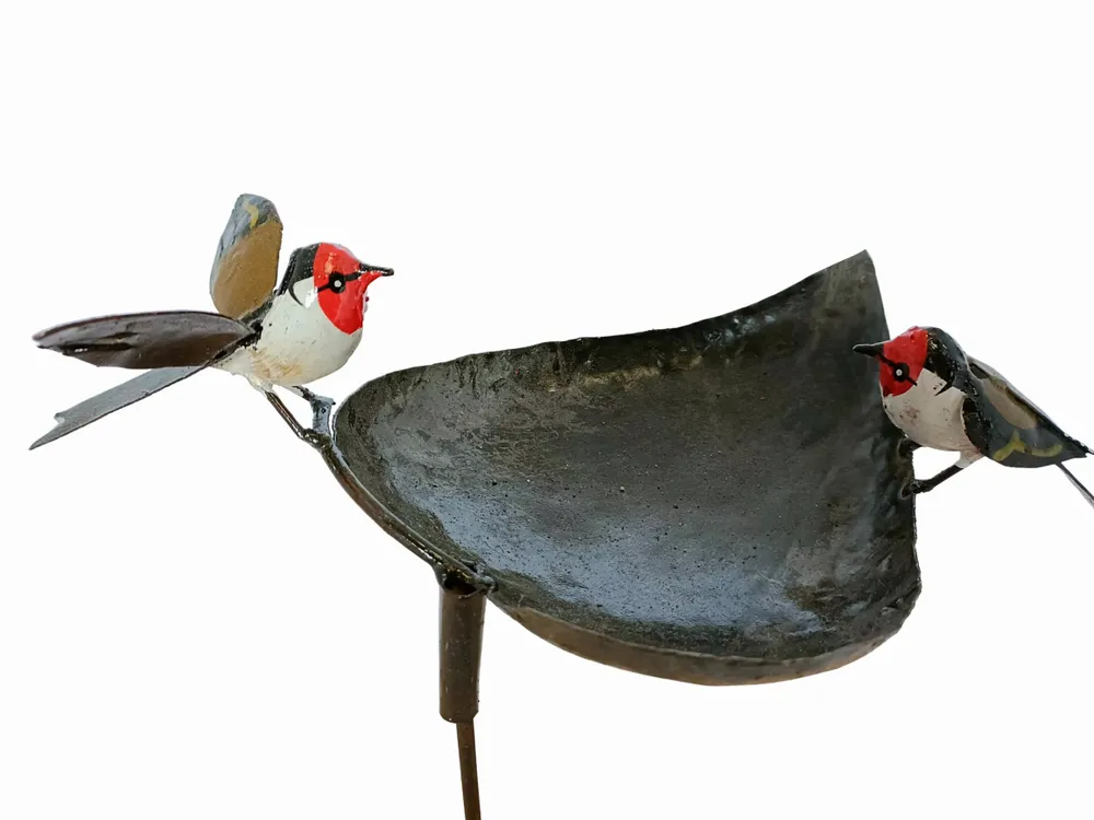 Outdoor decorative accessories - Recycled Metal Goldfinch Leaf Garden Spike - TERRE SAUVAGE