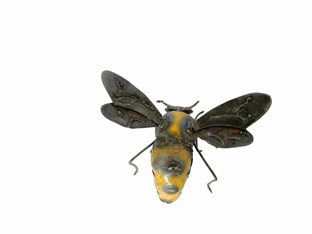 Other wall decoration - Recycled Metal Bee Wall Sculpture - TERRE SAUVAGE