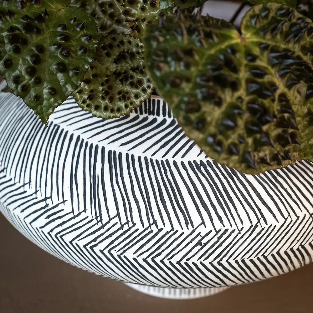 Vases - Arta lines, bone china vase, round, white, black - KLATT OBJECTS