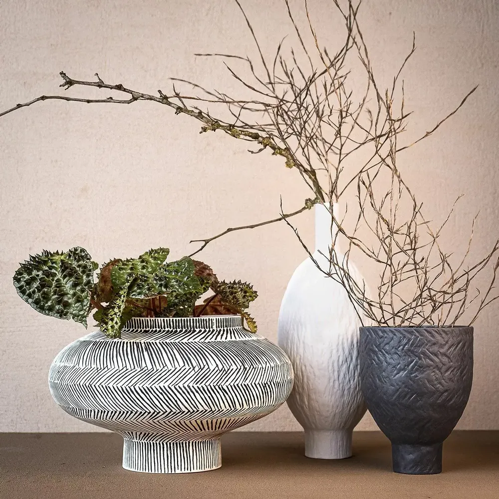 Vases - Arta lines, bone china vase, round, white, black - KLATT OBJECTS