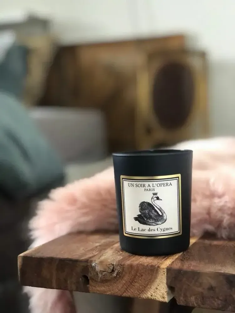 Decorative objects - SWAN LAKE - 100% VEGETABLE WAX SCENTED CANDLE - 180GR - UN SOIR A L'OPERA