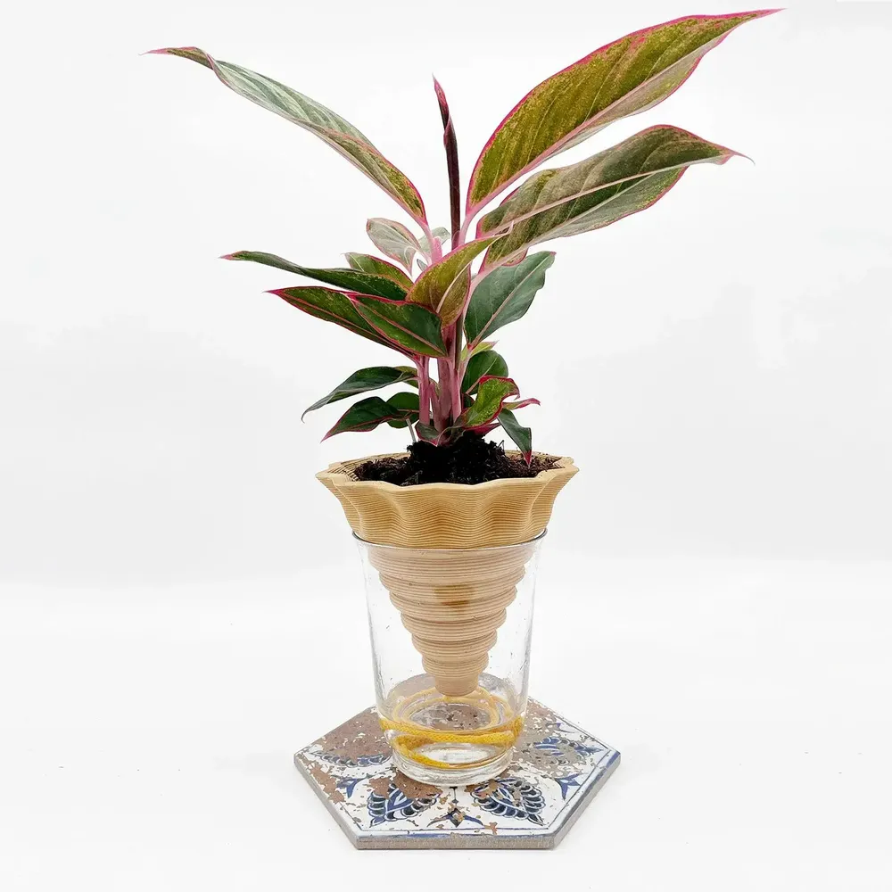 Vases - Clay pot -NOMADE YELLOW- design - 3D auto-irrigating - COMMON PLACE
