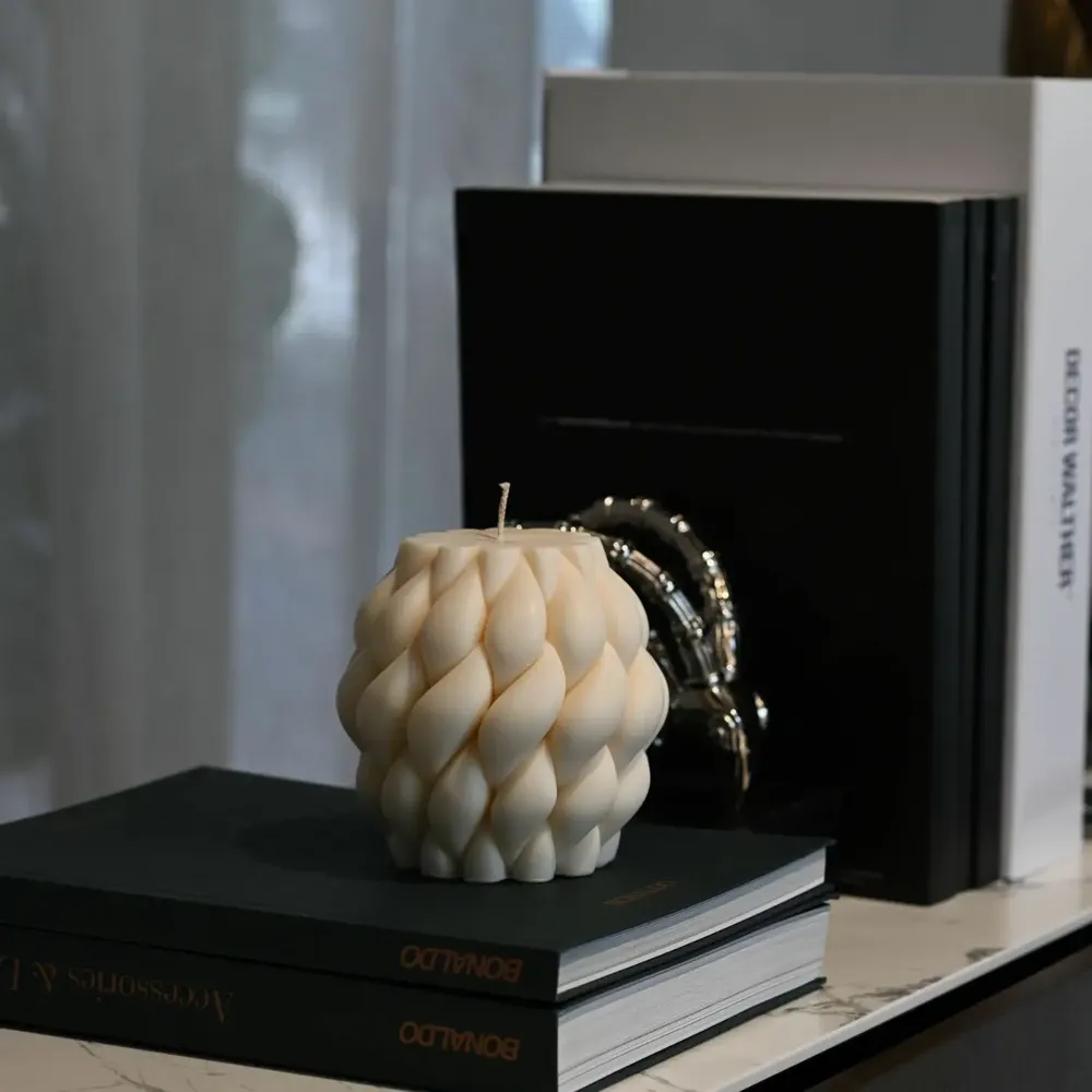 Bougies - Bougie Sculpturale Twirl – Forme Courbée Géométrique - QUIET