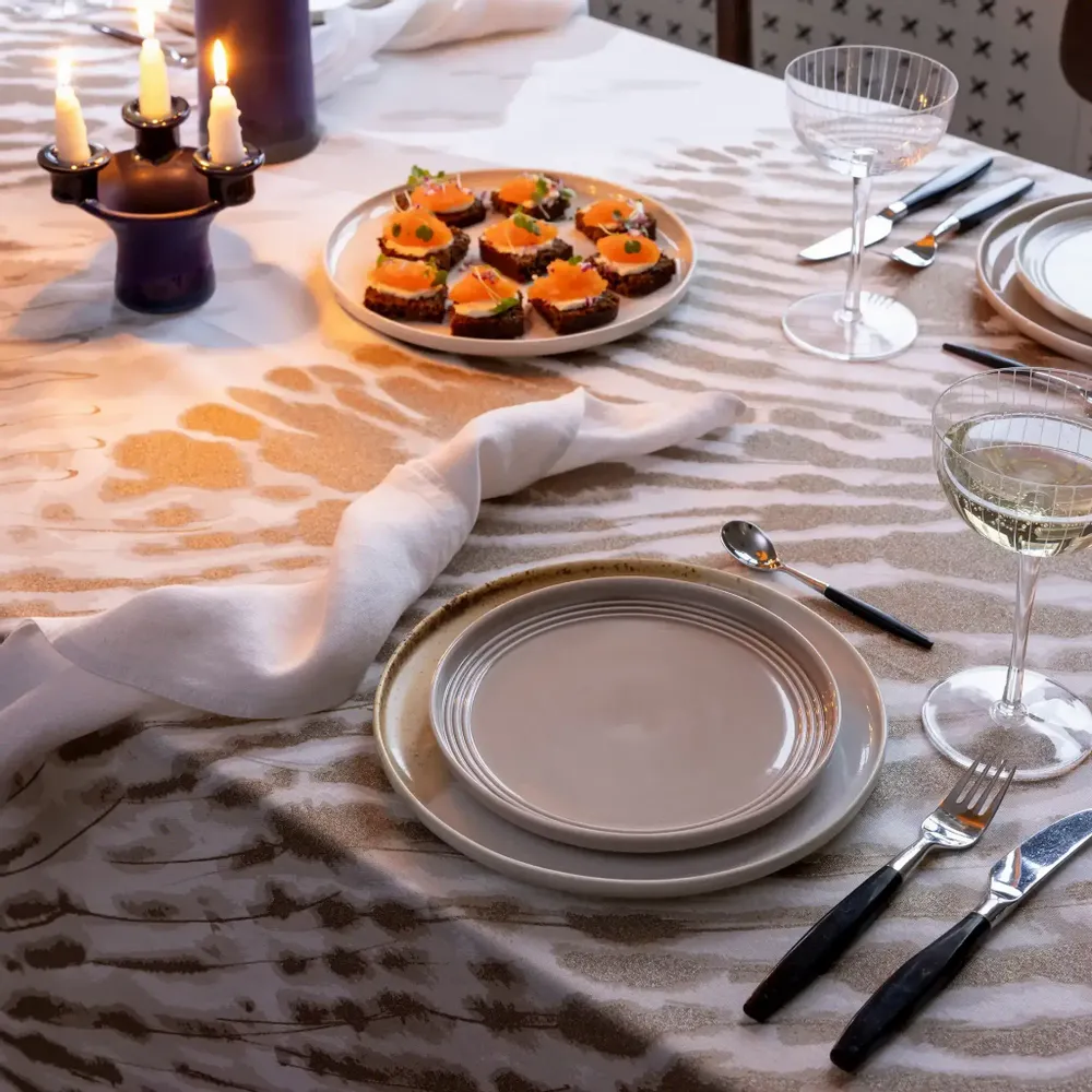 Couverts & ustensiles de cuisine - Nappe Laulujoutsen Or 145x250 cm - PENTIK