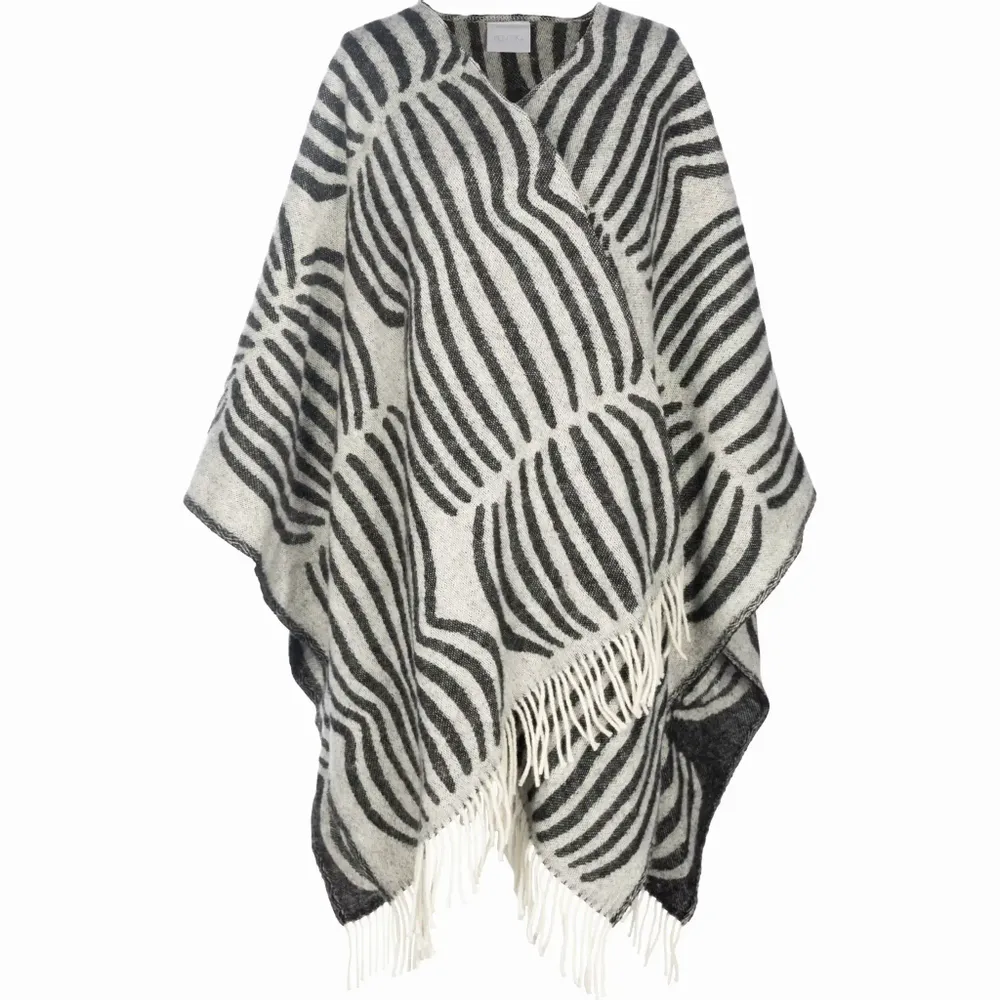 Linens - Vilja Wool Poncho Black 130x170 cm - PENTIK