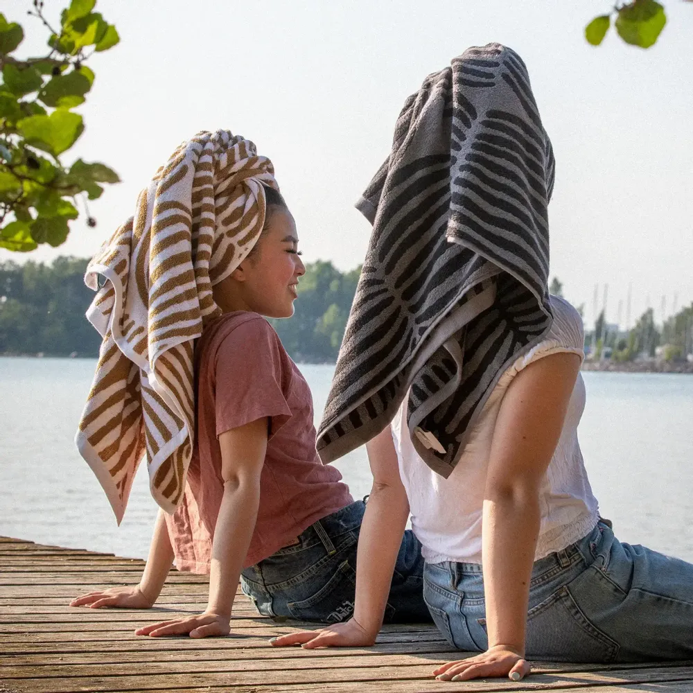 Other bath linens - Vilja Bath Towel Black 70x150 cm - PENTIK