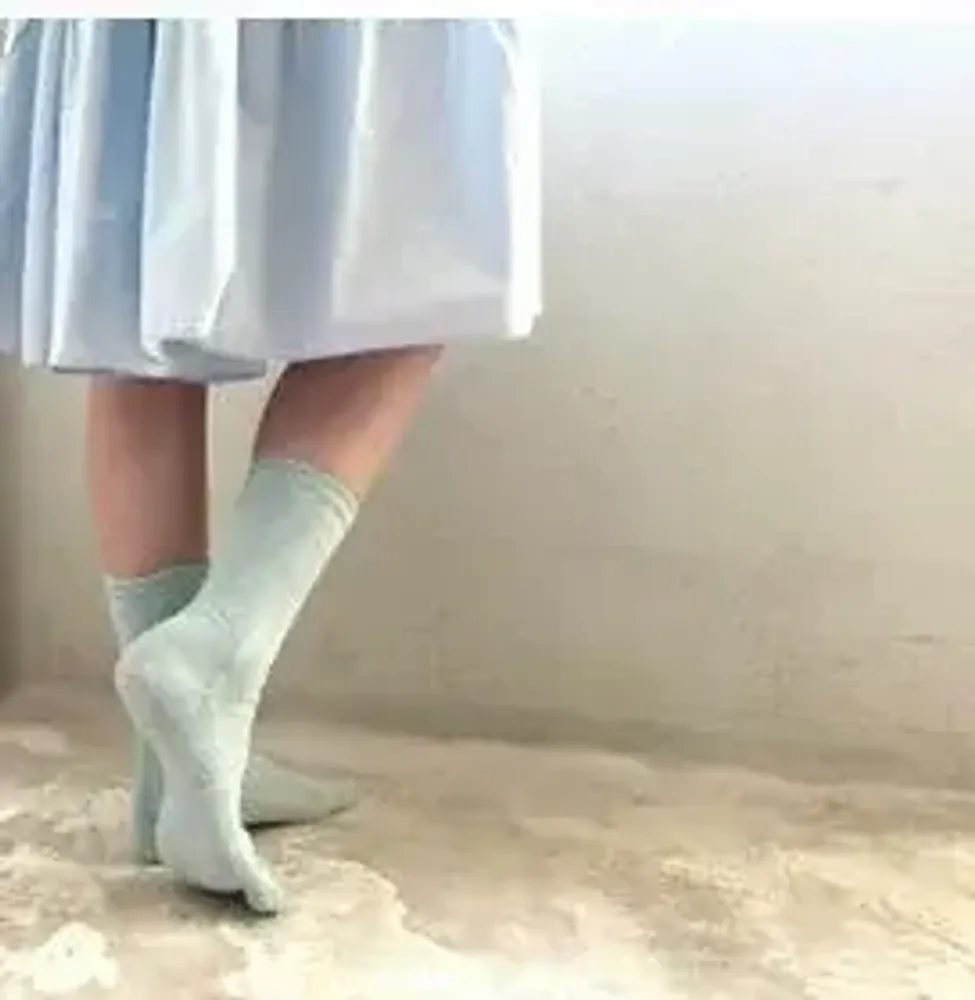 Socks - Women's 5 toe high socks, in natural silk - YUITO CO. LTD