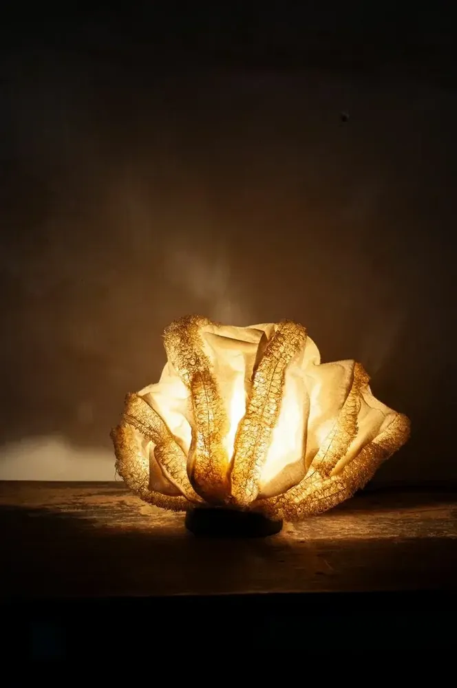 Lampes de table - Lampe de table Coral fabriquée à la main en fibre naturelle et en pote - SREPOKK