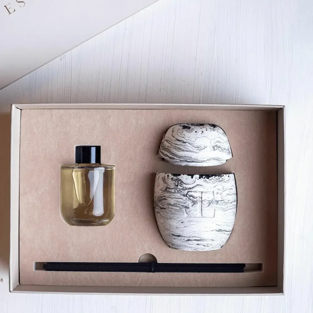 Scent diffusers - Black Rose - Reed Diffuser Set - ESTI LIVING