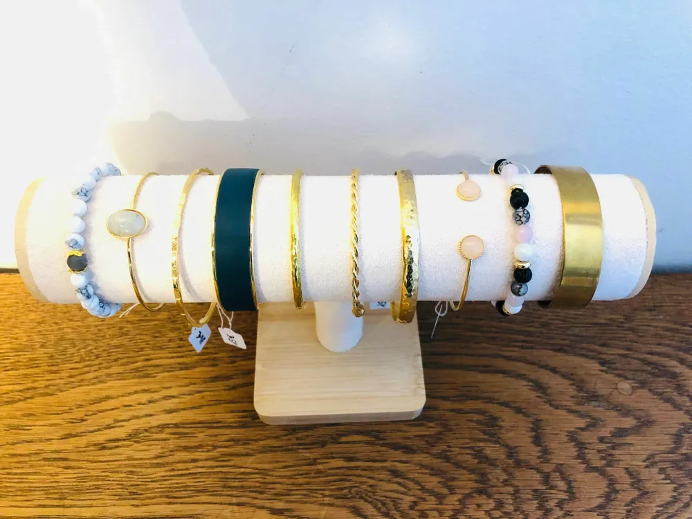 Cadeaux - 10 bracelets en pierres naturelles semi-précieuses avec présentoir - LILIBELLULE