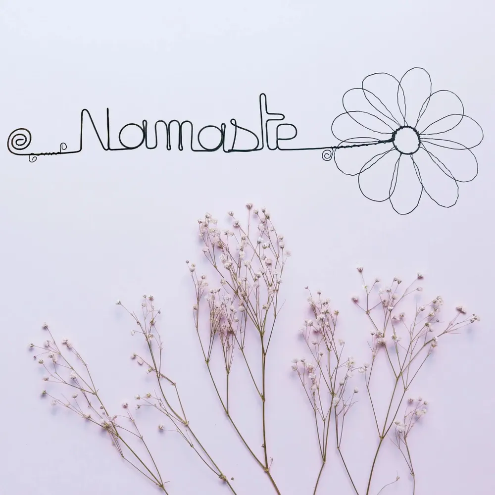 Autres décorations murales - Fleur de Marguerite - "Namaste" - Décoration murale fer - BIJOUX DE MUR