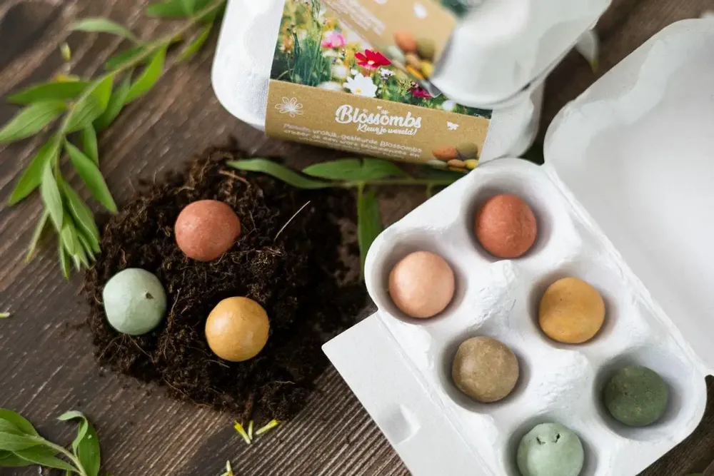 Gifts - Delft Blue Egg Box with 6 Seed Bombs – I Love You - BLOSSOMBS