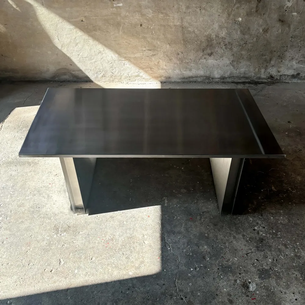Tables Salle à Manger - Table en acier inoxydable - CASE STUDIOS