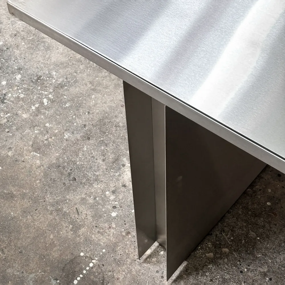Tables Salle à Manger - Table en acier inoxydable - CASE STUDIOS