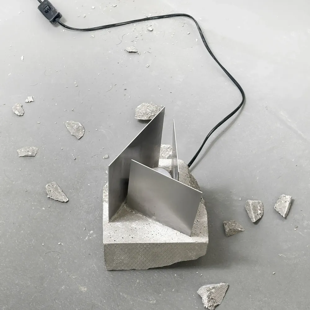 Lampes de bureau  - Lampe de table sculpturale [ESSENCE] - CASE STUDIOS