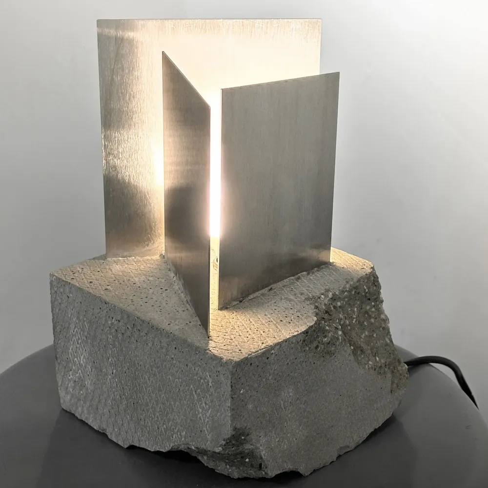 Lampes de bureau  - Lampe de table sculpturale [ESSENCE] - CASE STUDIOS