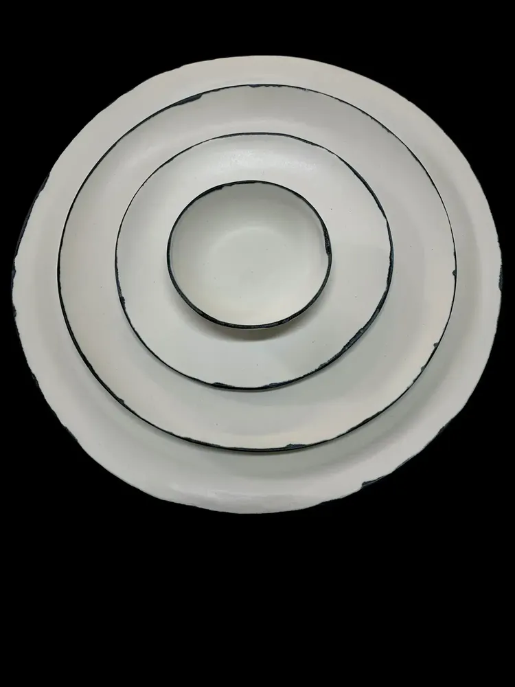 Everyday plates - B&W porcelain dinnerware - CECILE GASC PORCELAINE