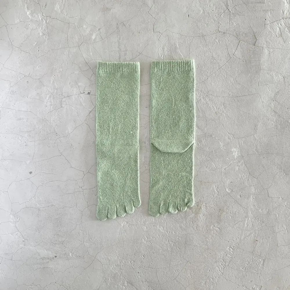 Socks - Women's 5 toe high socks, in natural silk - YUITO CO. LTD
