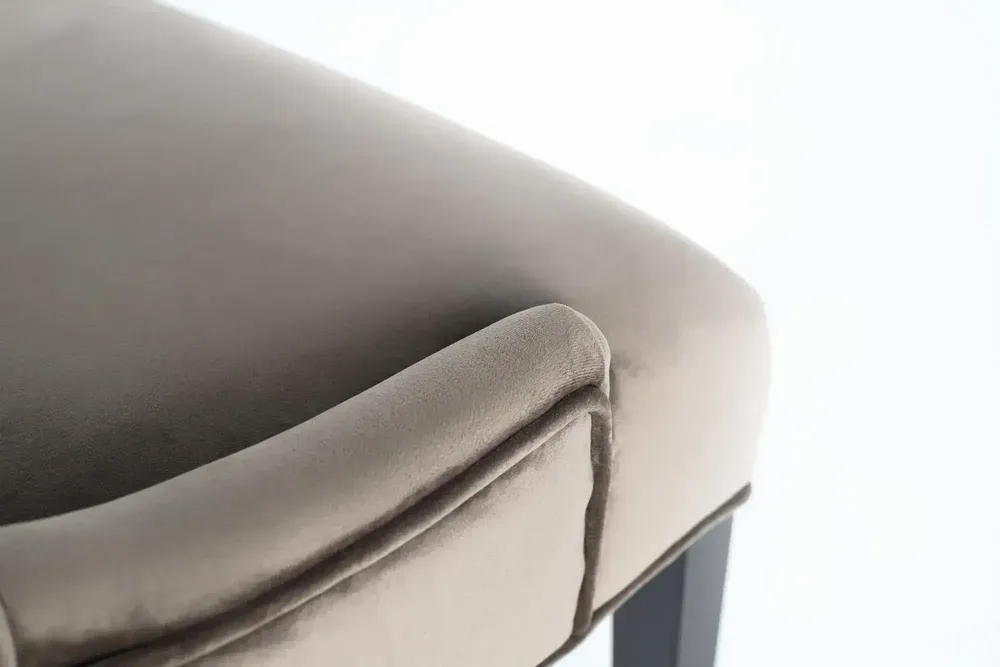 Chaises - Ensemble de 4 chaises recouvertes de polyester finition velours - GINER Y COLOMER