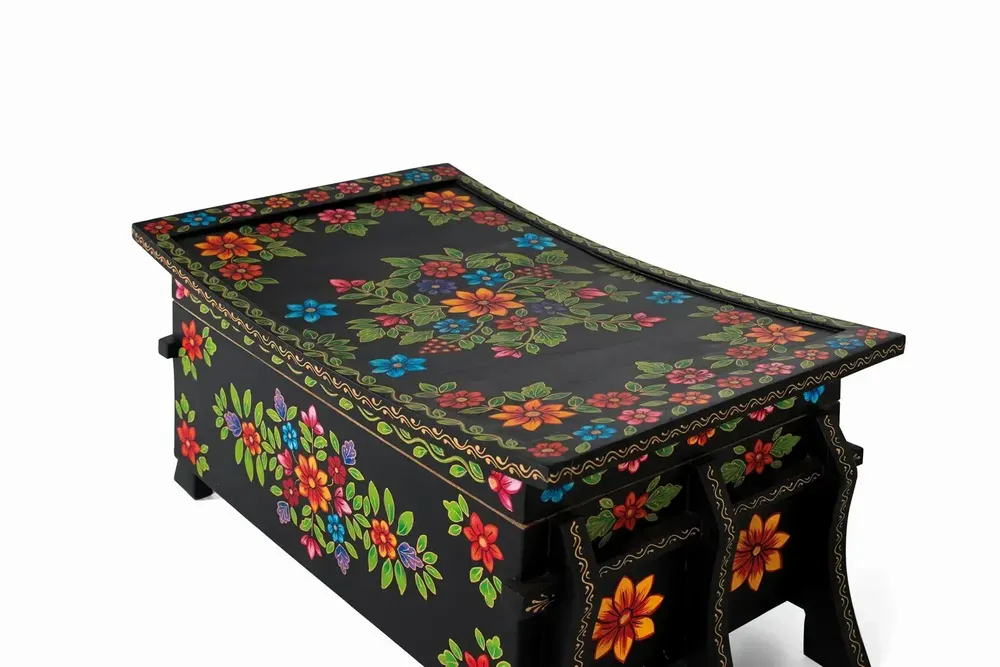 Boîtes de rangement - Coffre en bois de manguier noir avec détails peints à la main - GINER Y COLOMER