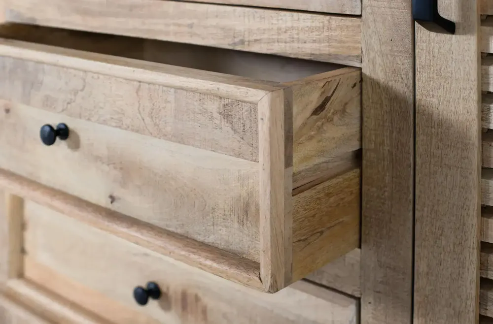 Wardrobe - Solid mango wood cabinet with two central doors - GINER Y COLOMER