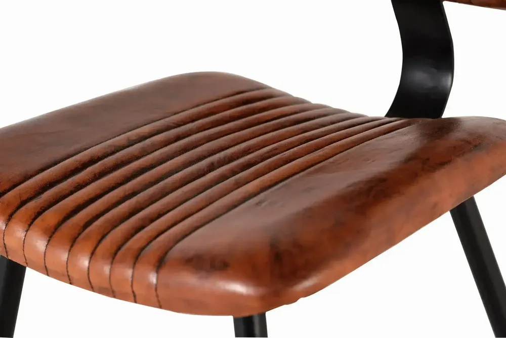 Chaises - Chaise recouverte de cuir marron naturel et pieds en métal - GINER Y COLOMER
