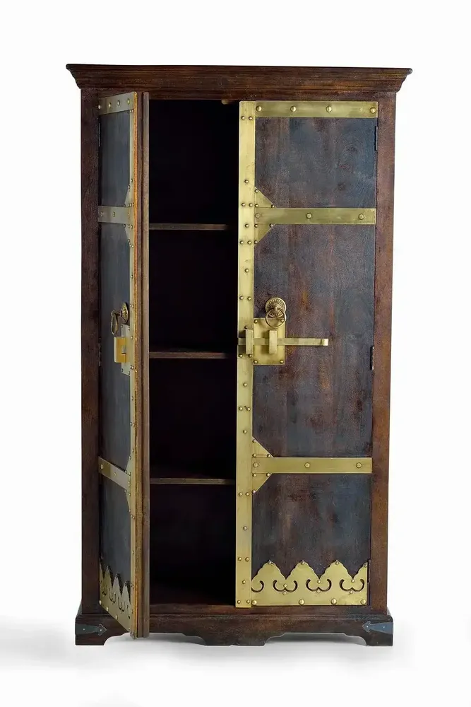 Wardrobe - Wooden cabinet and dark walnut bronze details - GINER Y COLOMER