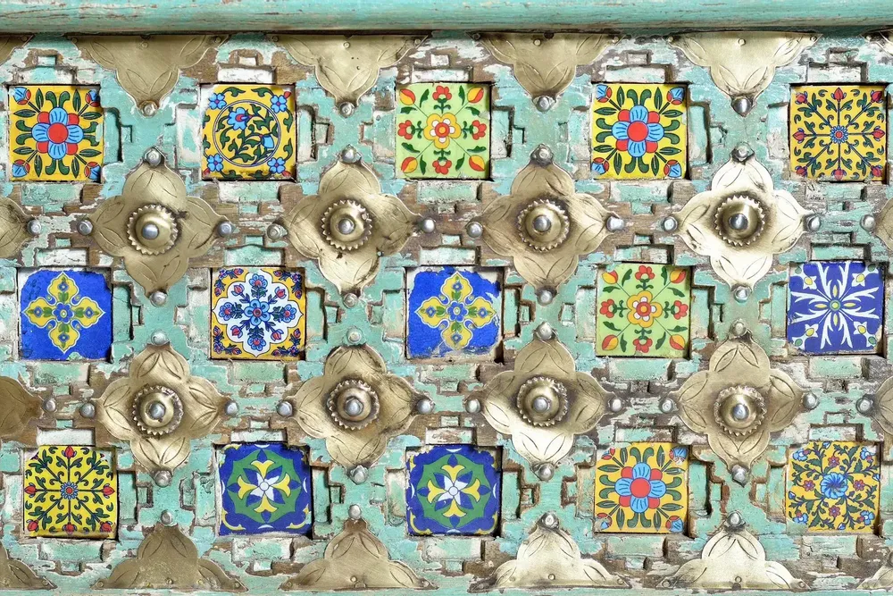 Storage boxes - Mango wood chest with green and multi-colored details - GINER Y COLOMER