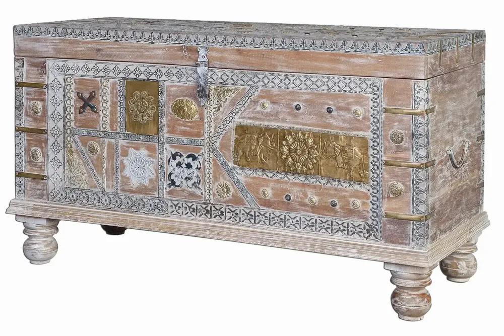 Storage boxes - Aged White Mango Wood Chest - GINER Y COLOMER